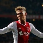 Ajax komt langszij dankzij Viktor Fischer