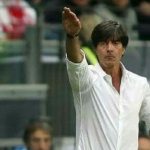 “Duitse bondscoach brengt Hitlergroet uit”