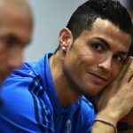 Ronaldo maakt Messi belachelijk