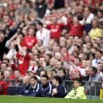 Mourinho in juni op de bank op Old Trafford