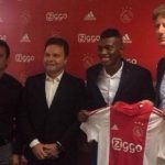 Ajax presenteert nieuwe aankoop