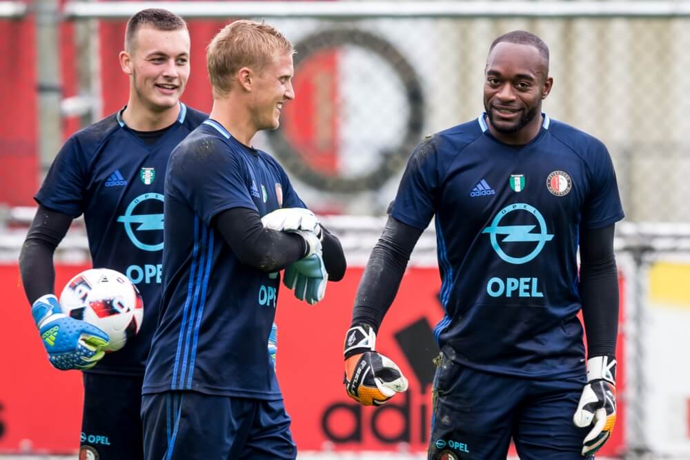 Feyenoord reageert na blessure Vermeer: “We moeten iemand halen”