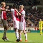 Ajax met jeugdig elftal tegen Kozakken Boys
