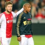 Ajax ontbindt contract middenvelder