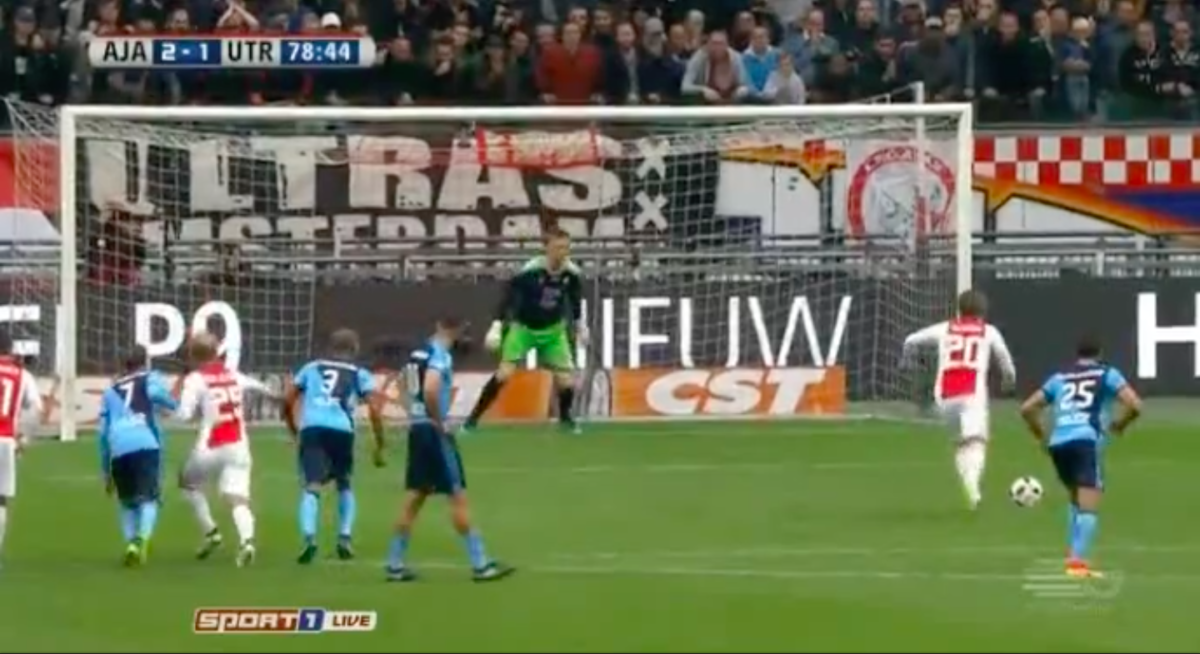 Ajax op voorsprong door benutte penalty