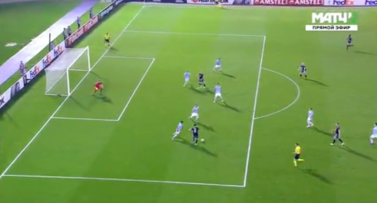Schitterende goal Younes zet Ajax op voorsprong