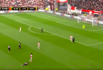 Ajax-aanvaller verdubbelt voorsprong