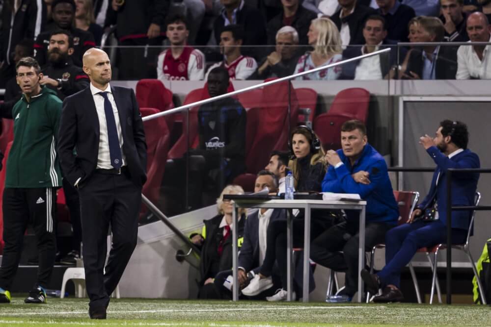 Update: Ajax legt verdediger voor vijf jaar vast