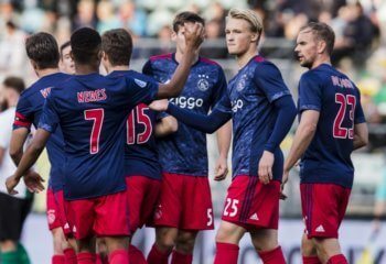 Ajax twee maanden zonder aanvaller door voetblessure