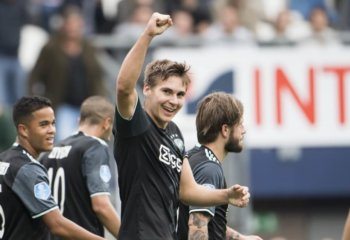 Ajax herpakt zich in Friesland en wint ruim