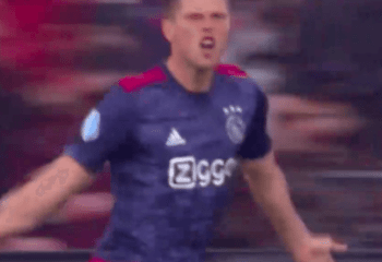 Huntelaar zet Ajax op voorsprong in Klassieker