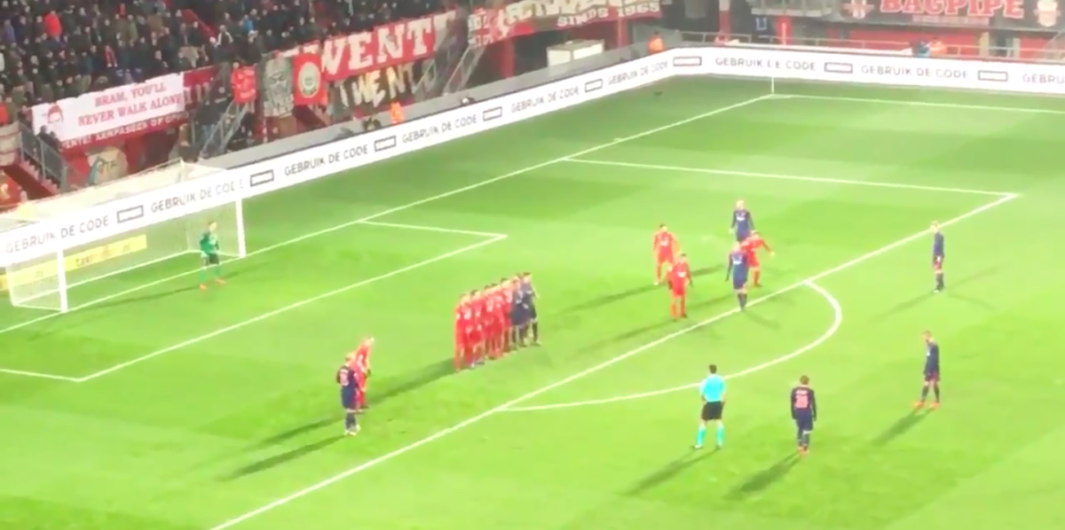Ajax-middenvelder bewijst waarde: twee rake vrije trappen in vier minuten
