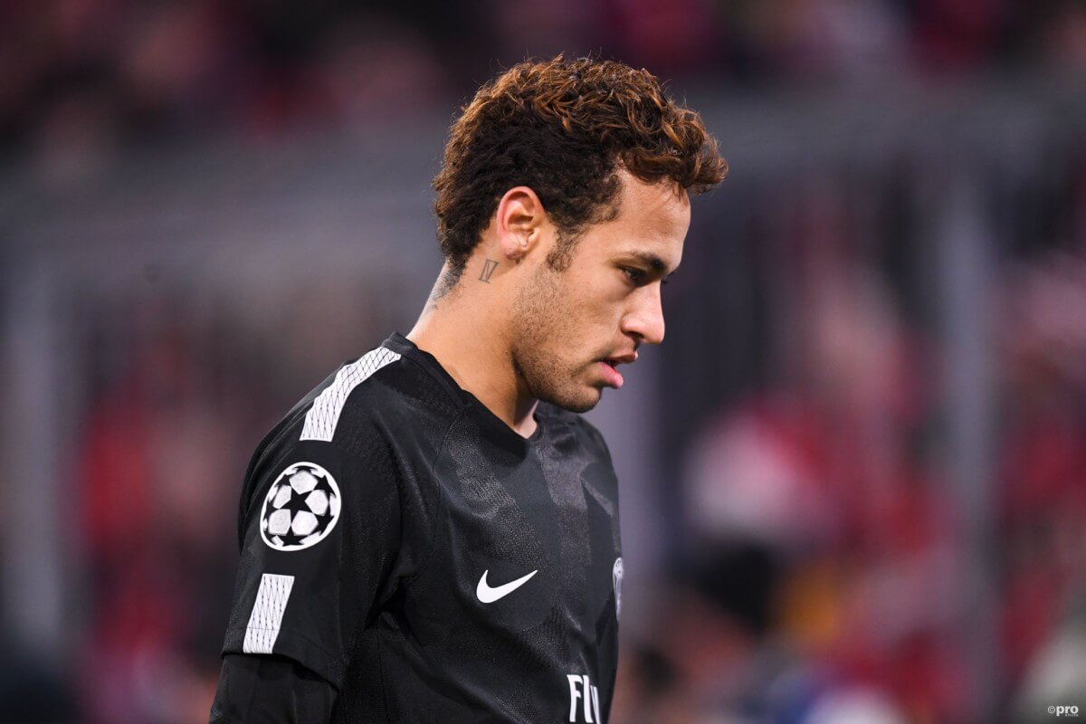 Bayern-fans bekogelen Neymar, maar je raadt nooit met wat