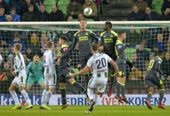 PSV morst opnieuw punten na laat doelpunt Groningen