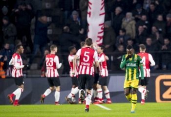 PSV rekent in eerste helft af met ADO; Kuipers zal debuut niet snel vergeten