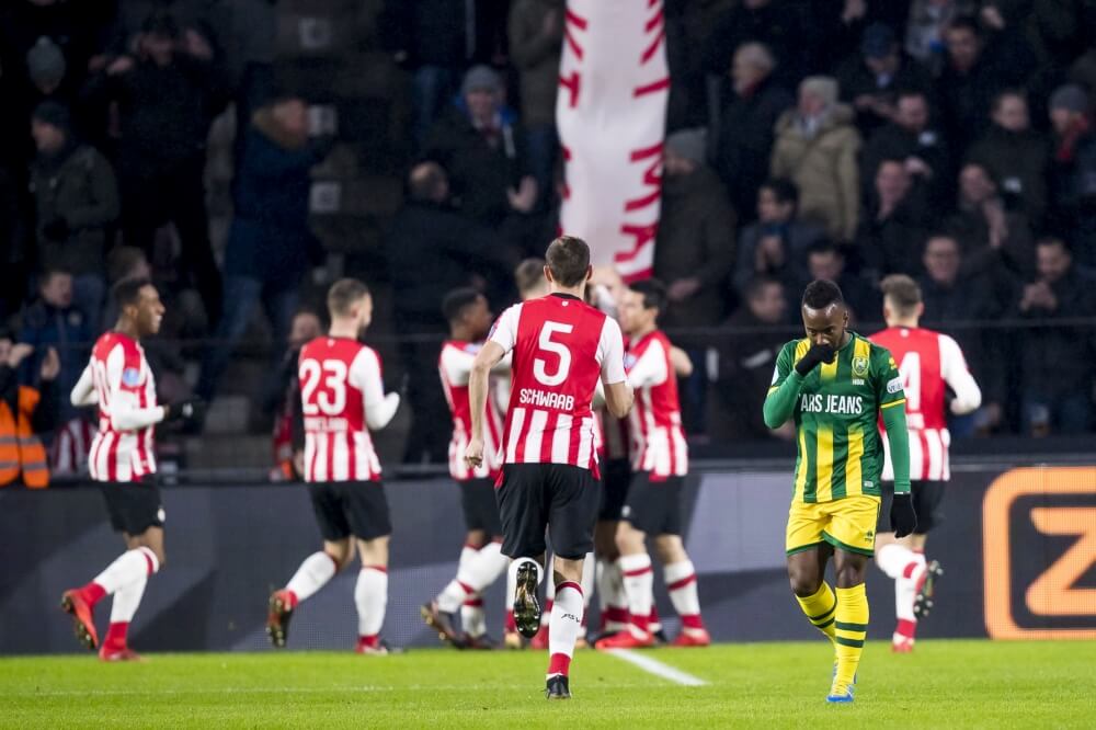 PSV rekent in eerste helft af met ADO; Kuipers zal debuut niet snel vergeten