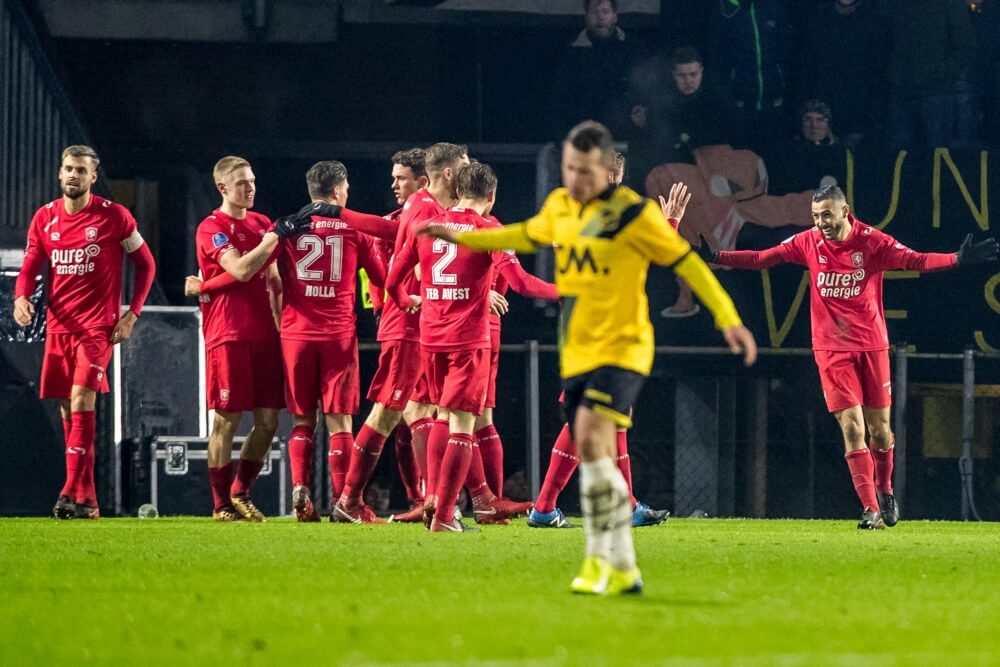 Twente pakt drie punten in duel met knotsgekke slotfase