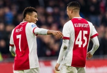 Vleugelaanvallers helpen Ajax langs Willem II