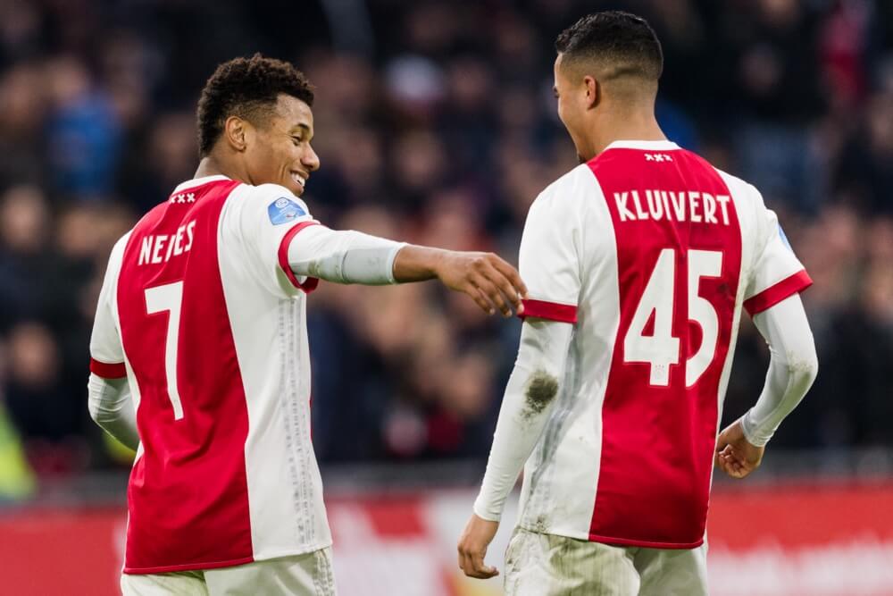 Vleugelaanvallers helpen Ajax langs Willem II