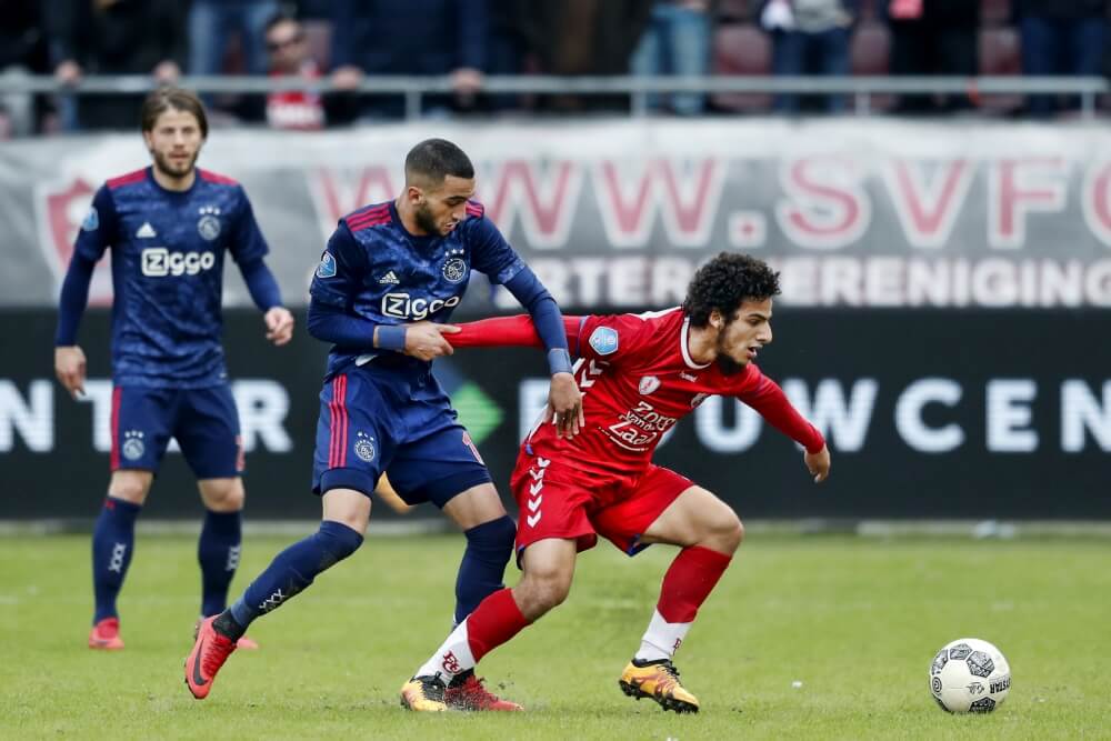 Ajax loopt averij op in jacht op PSV
