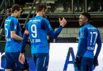 De Jong bezorgt PSV drie punten met late goal