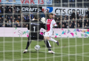 Ajax profiteert optimaal van puntverlies PSV door winst bij PEC