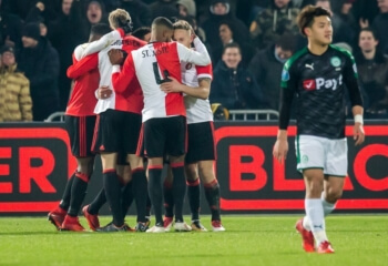 Fraai doelpunt Van Persie hoogtepunt bij winst Feyenoord