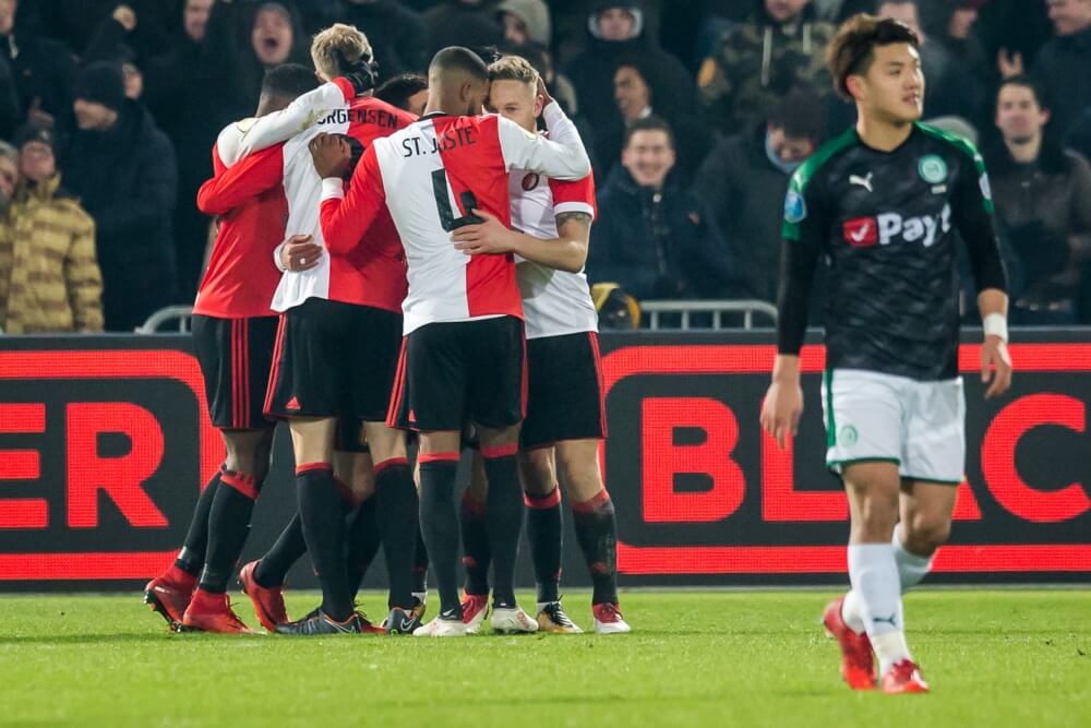 Fraai doelpunt Van Persie hoogtepunt bij winst Feyenoord