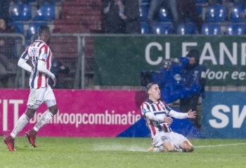 Willem II buigt achterstand om en pakt drie punten in waterballet