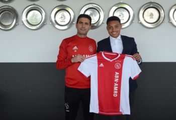 Ajax winkelt bij Feyenoord en contracteert jeugdinternational Van der Sloot