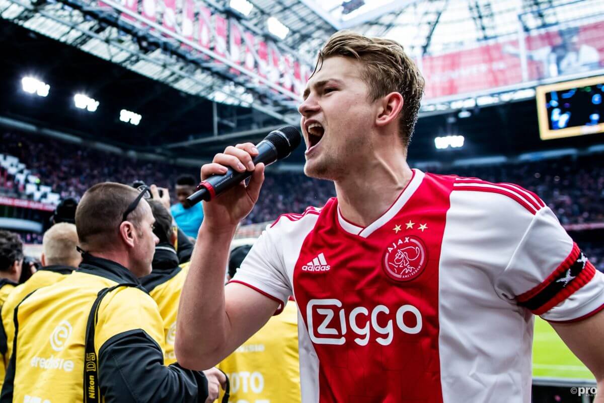Ajax neemt met indrukwekkende video afscheid van Matthijs de Ligt