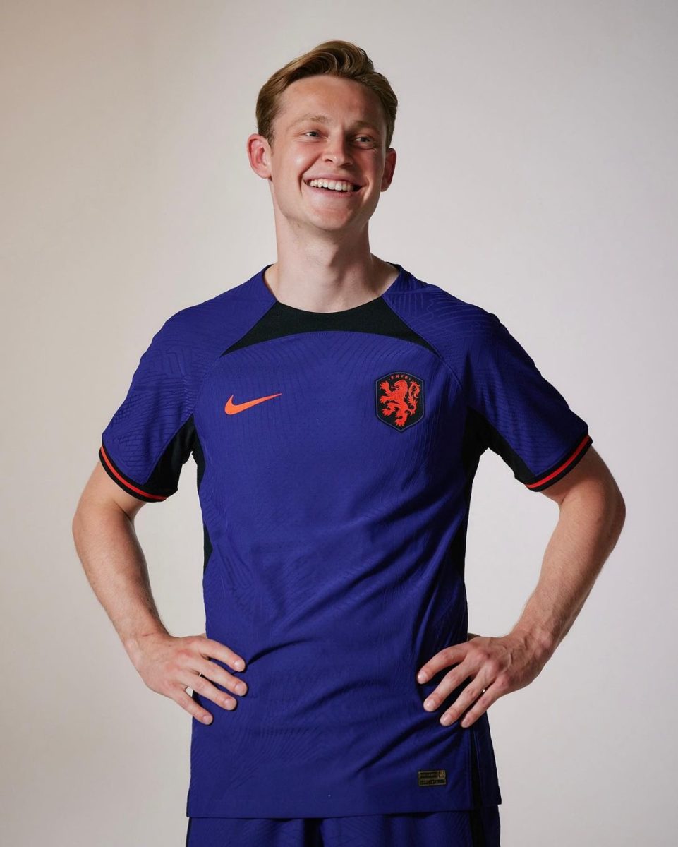 Frenkie de Jong in nieuwe uitshirt Nederlands elftal